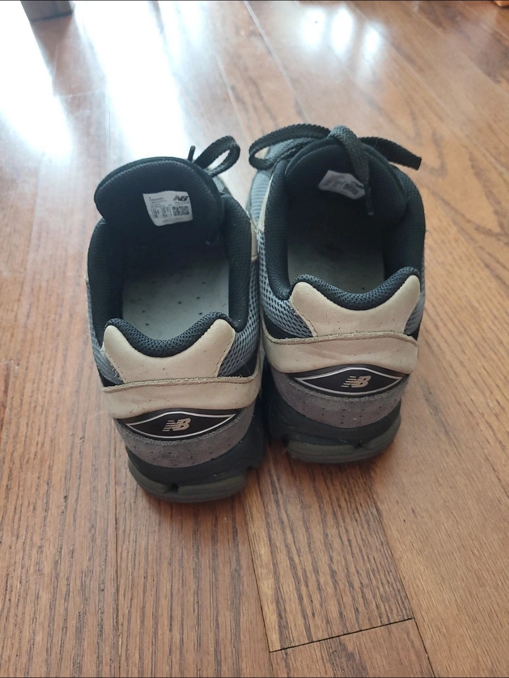 New Balance Men’s Gray and Tan Athletic Sneakers - Picture 5 of 7